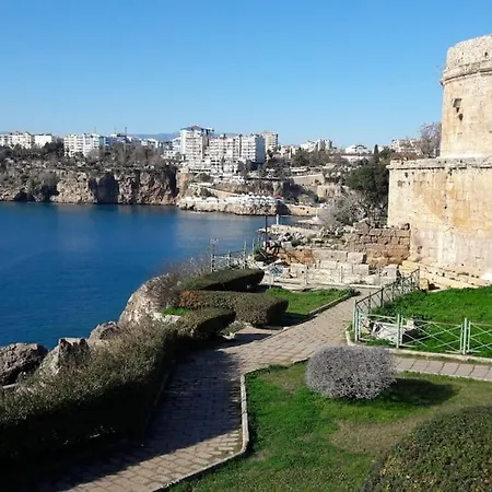 A Beautiful With Free Parking דירה אנטליה